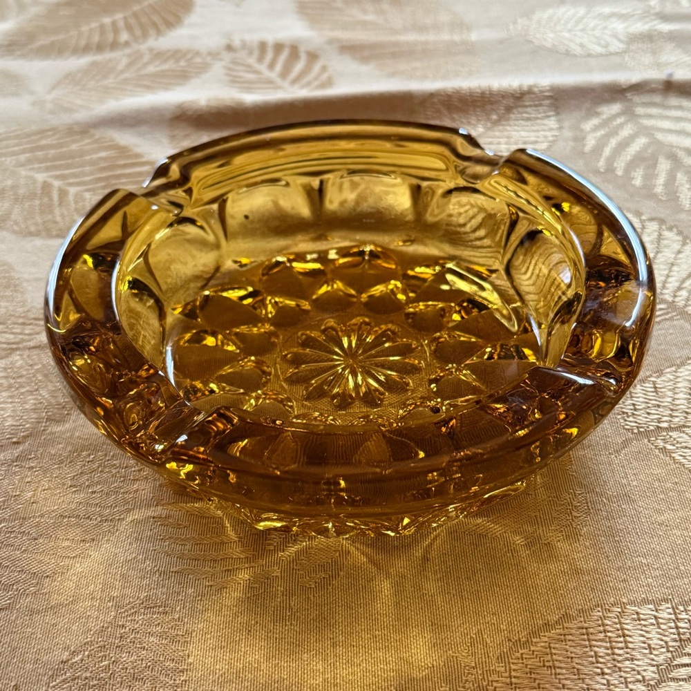 Vintage Amber Anchor Hocking "Fairfield" pattern starburst glass ashtray